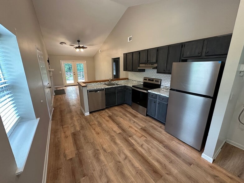 Building Photo - 4630 Woodside Dr