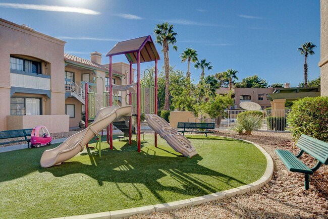 Building Photo - Charming 2 Bed 2 Bath!