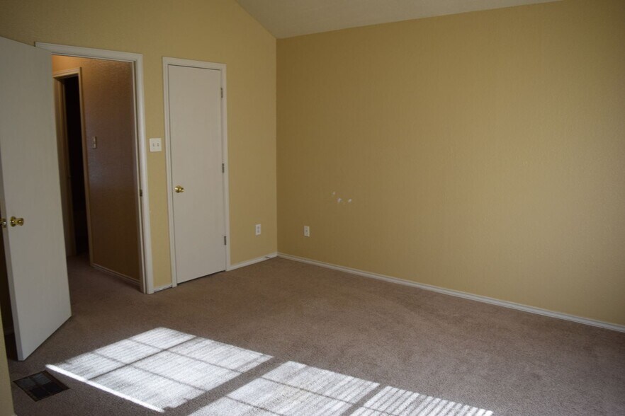 Building Photo - 4506 Deek Dr