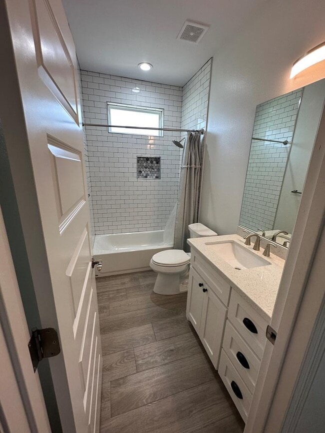 Building Photo - 113 Torrey Pines Dr