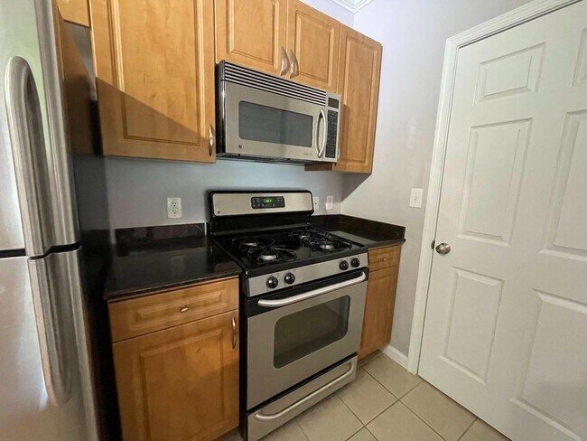 Building Photo - 12124 Garden Ridge Ln