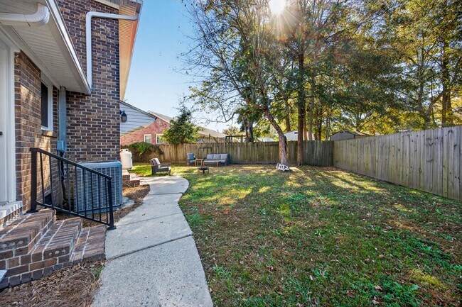 Building Photo - 8081 Kittery Ave