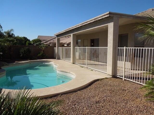 Building Photo - 12717 W Earll Dr