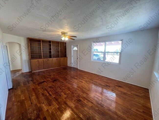 Building Photo - Beautiful Newly Renovated 3 Bedroom 2 Bath...