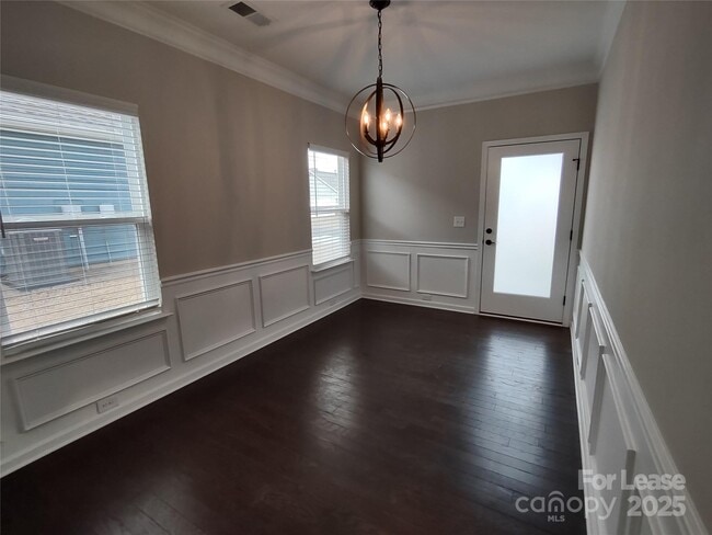 Building Photo - 143 Kingston Dr