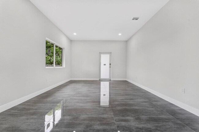 Building Photo - 5250 SW 18th St