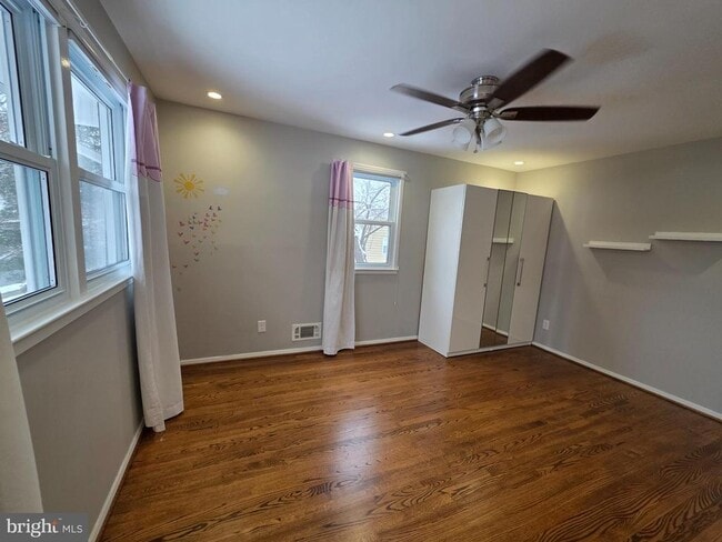 Building Photo - 8140 Drayton Ln