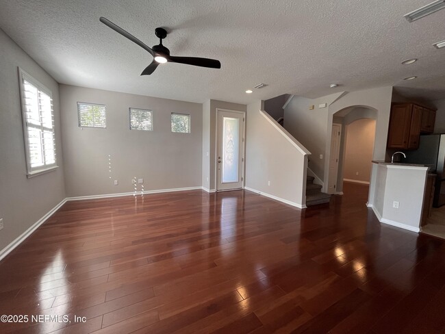 Building Photo - 3875 Buckthorne Dr