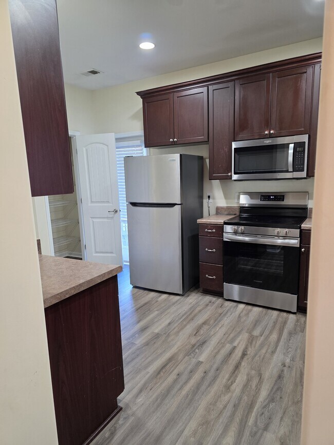 Building Photo - 159 Chapel Lake S