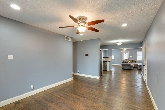 Building Photo - 9621 Rustown Dr