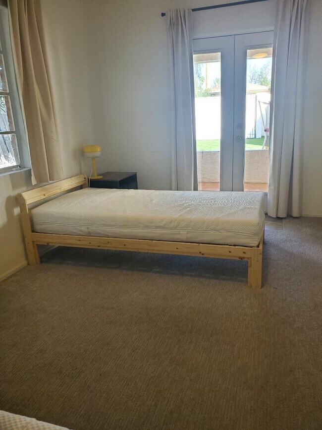 Building Photo - 1520 W Encanto Blvd