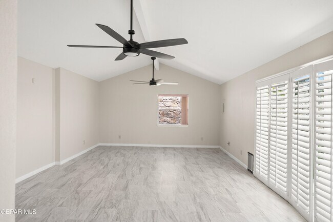 Building Photo - 4317 Larchmont Dr