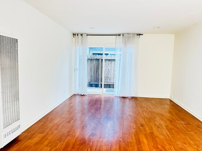 Building Photo - 617 S Shelton St