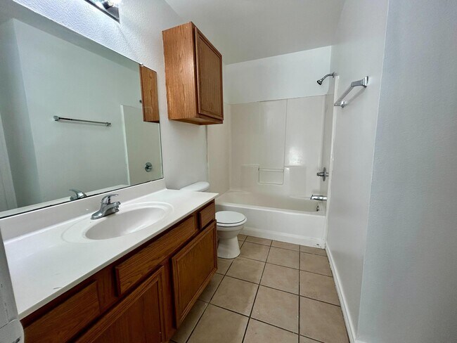 Building Photo - 908 N Belmont Ave