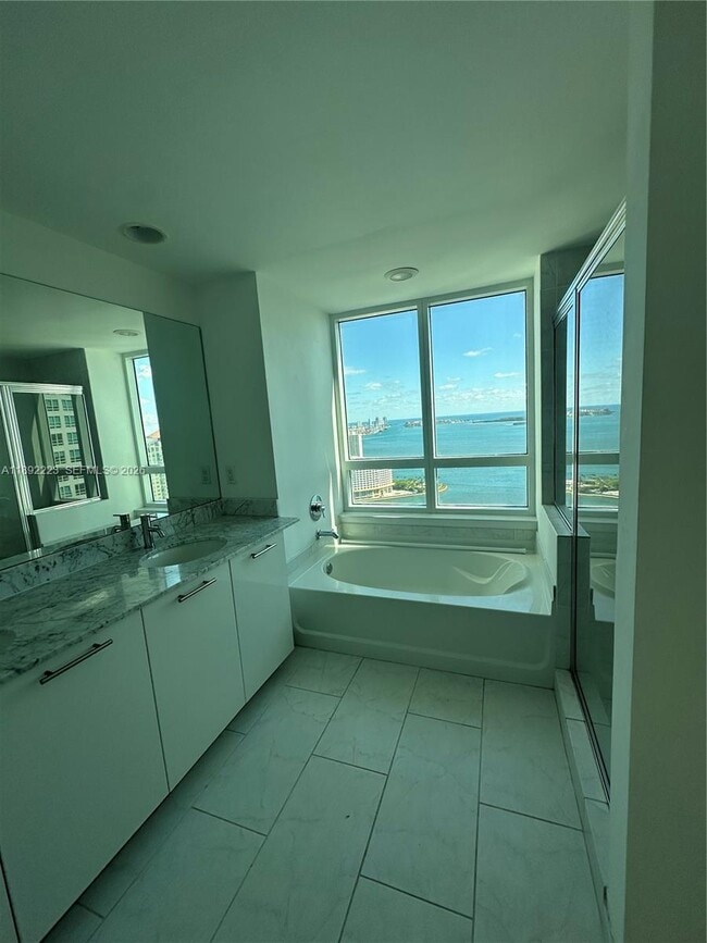 Building Photo - 951 Brickell Ave