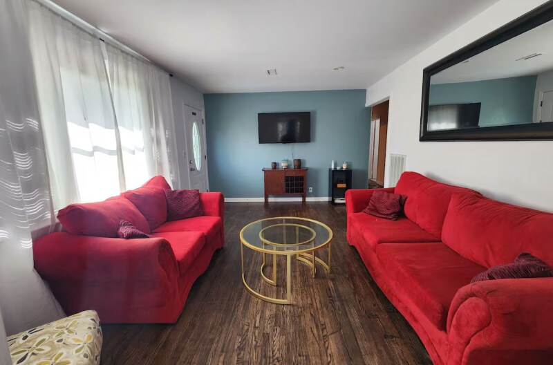 Primary Photo - 1725 Hudson Rd