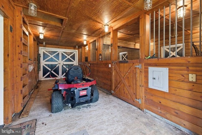 Building Photo - 11641 Glen Rd