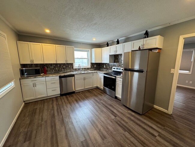 Building Photo - 3 bedroom 1 bath home in Davenport