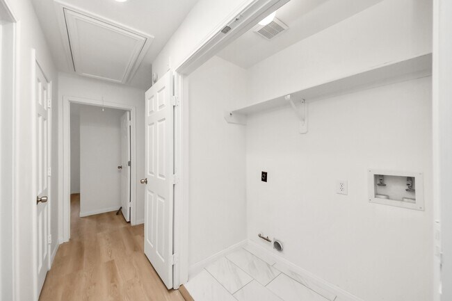 Building Photo - 3046 Texas Oak Dr