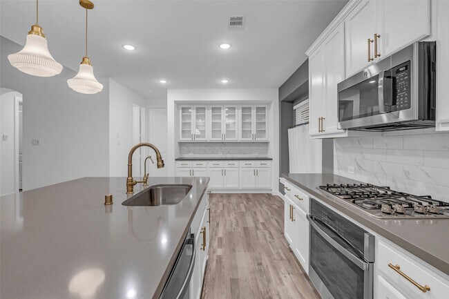 Building Photo - 7392 Mount Greylock Lp