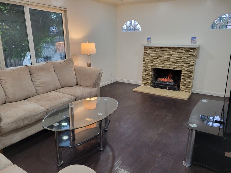 Building Photo - 7315 Wilcox Ave