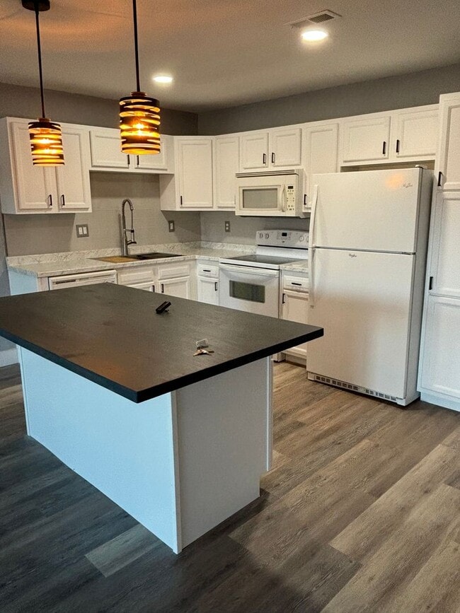 Building Photo - 16754 Hunters Ridge Ln