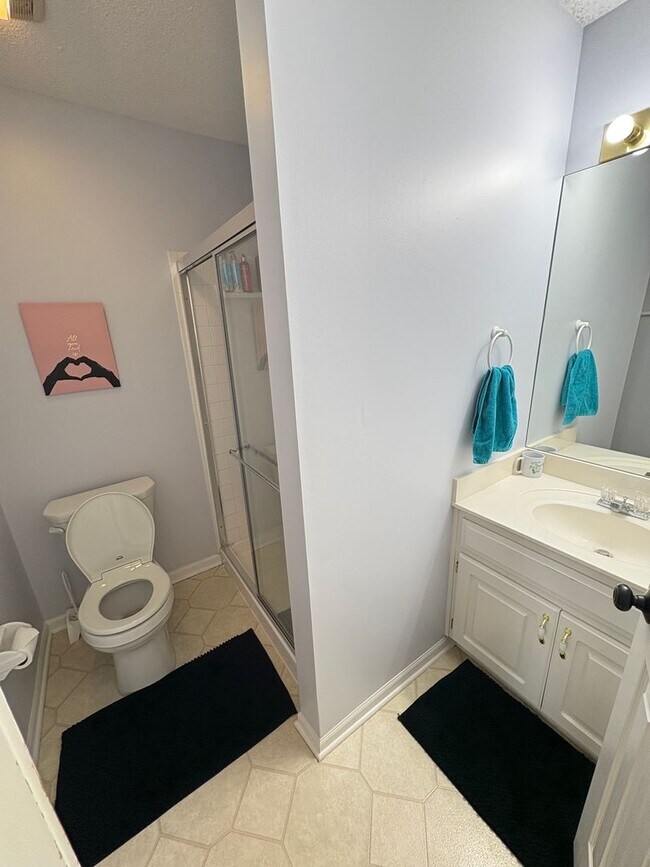 Building Photo - 30+ Day Stays | Fully Furnished 5 Bed Home w/Utilities included | 3 Car Garage | Great Community ...