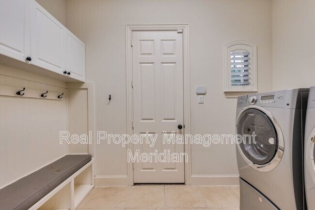 Building Photo - 14900 Foxbriar Ln