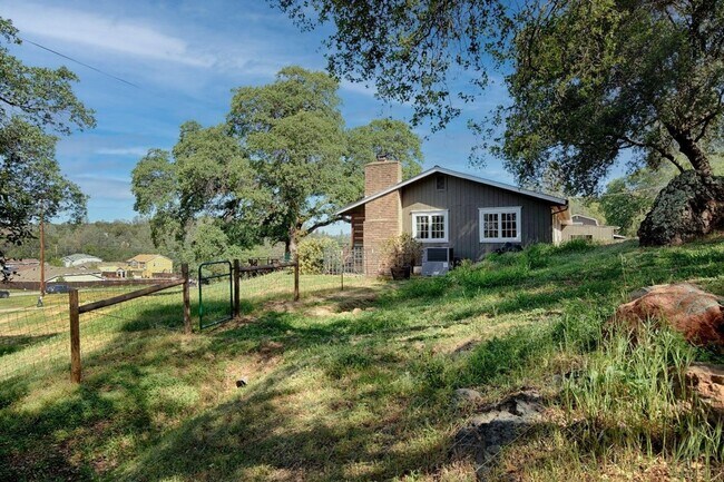 Building Photo - 21495 Armstrong Rd