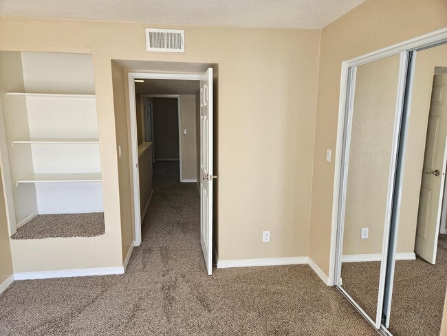 Building Photo - 885 N Granite Reef Rd