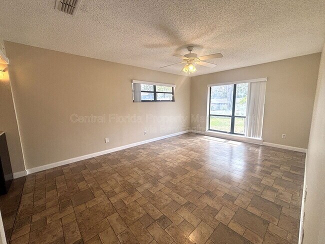 Building Photo - 1009 Terry Dr