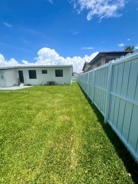 Building Photo - 12020 W Golf Dr