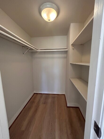 Building Photo - 4923 Americana Dr