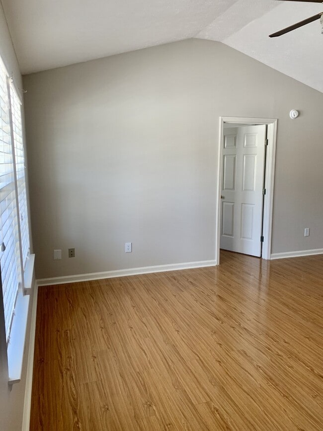 Building Photo - 205 Holland Ridge Dr