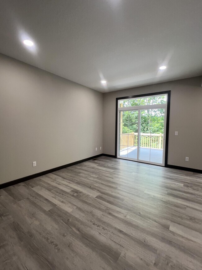 Building Photo - 322 Park St