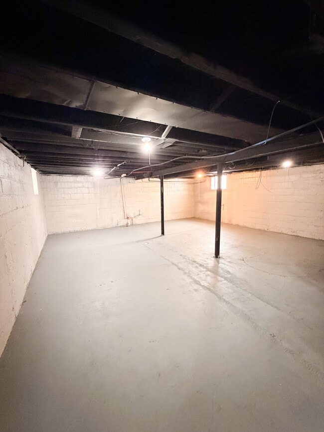 Building Photo - 15327 Cheyenne St