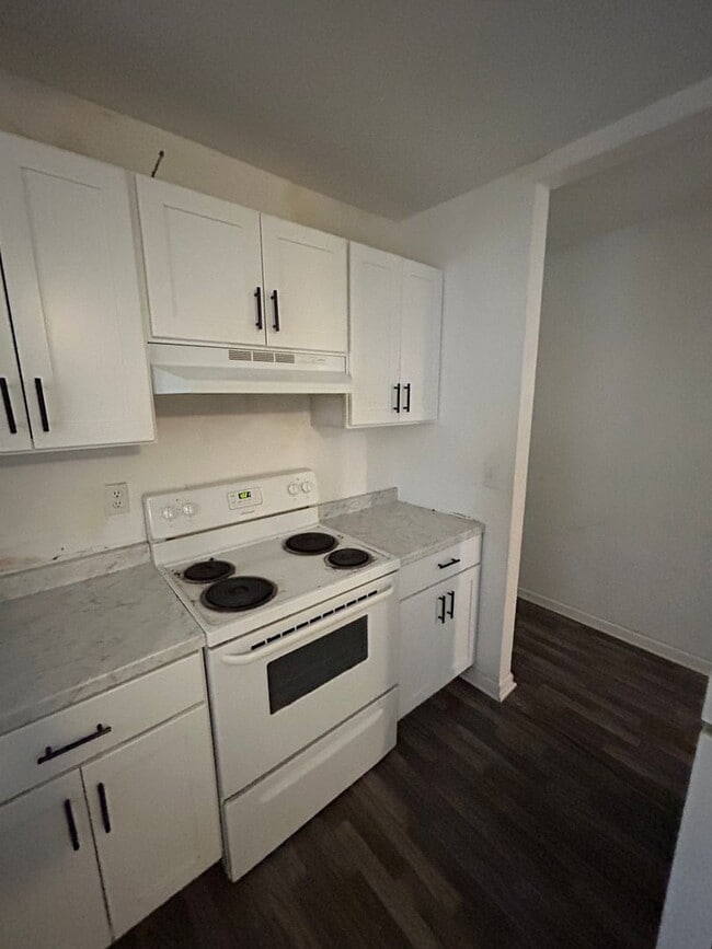 Building Photo - Huge 3 bed 2 full bath in Summerville!