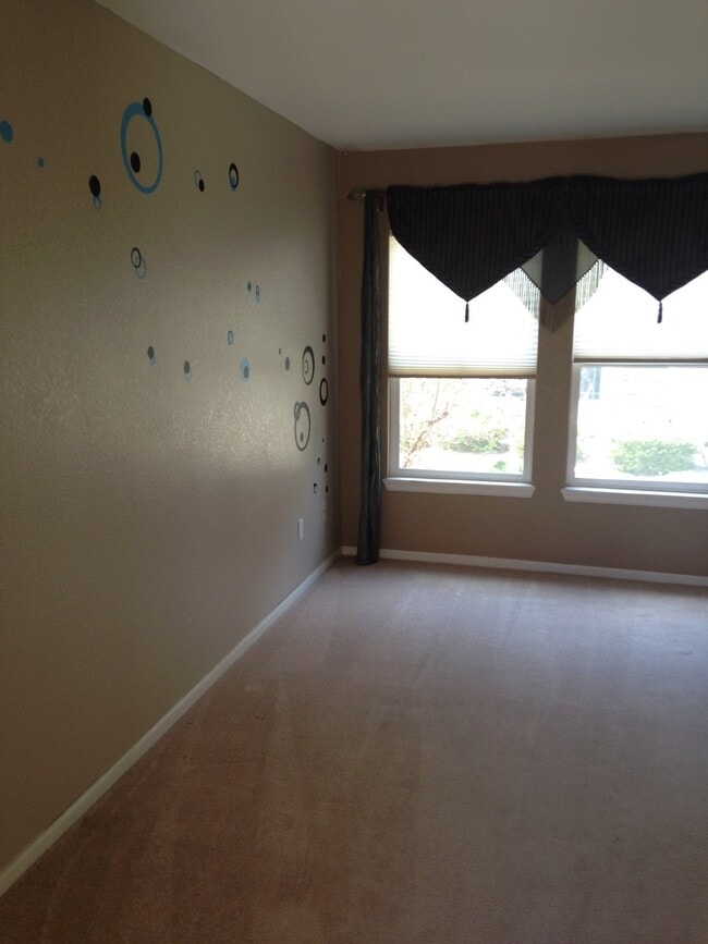 Building Photo - 3BD/2.5BA in Englewood with Attached Garage