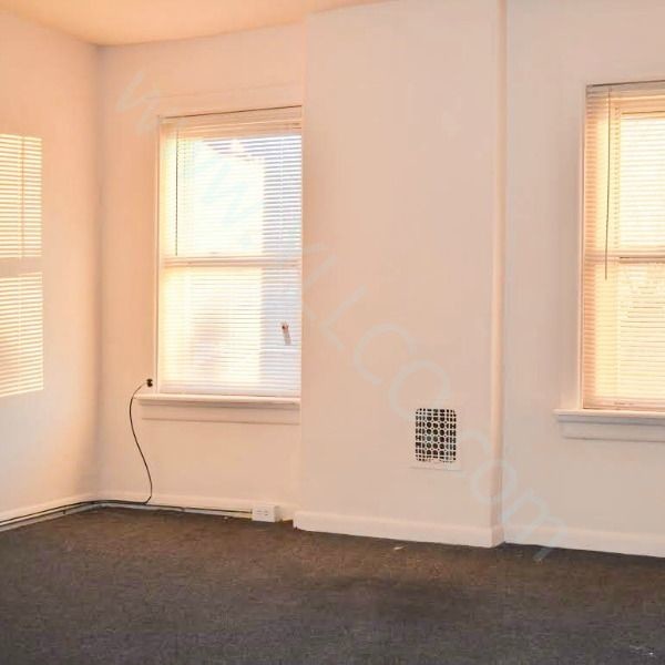 Building Photo - 142 W Airy St