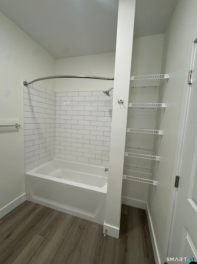 Building Photo - 414 Berlin Tpke