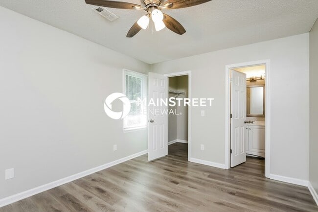 Building Photo - 3 Bedroom Pet-Friendly Home in GREENSBORO,...