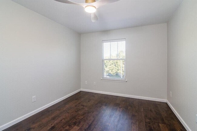 Building Photo - 9628 Beechnut Dr