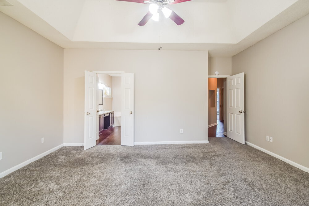 Building Photo - 10222 Green Moss Dr N