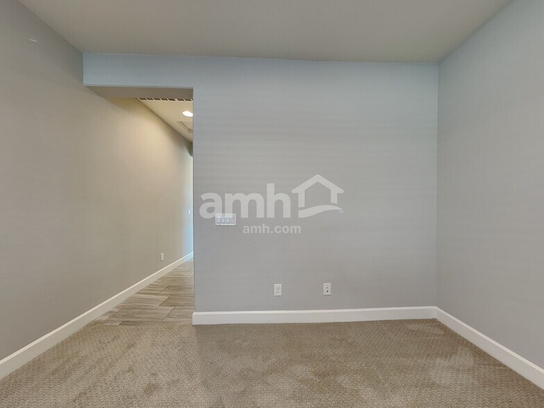 Building Photo - 18256 W Thunderhill Pl