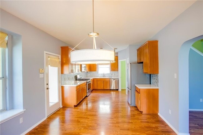 Building Photo - 807 Truman Ln