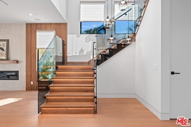 Building Photo - 4708 Noble Ave