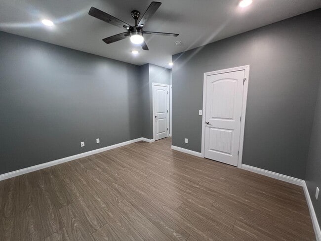 Building Photo - 235 Guthrie Dr