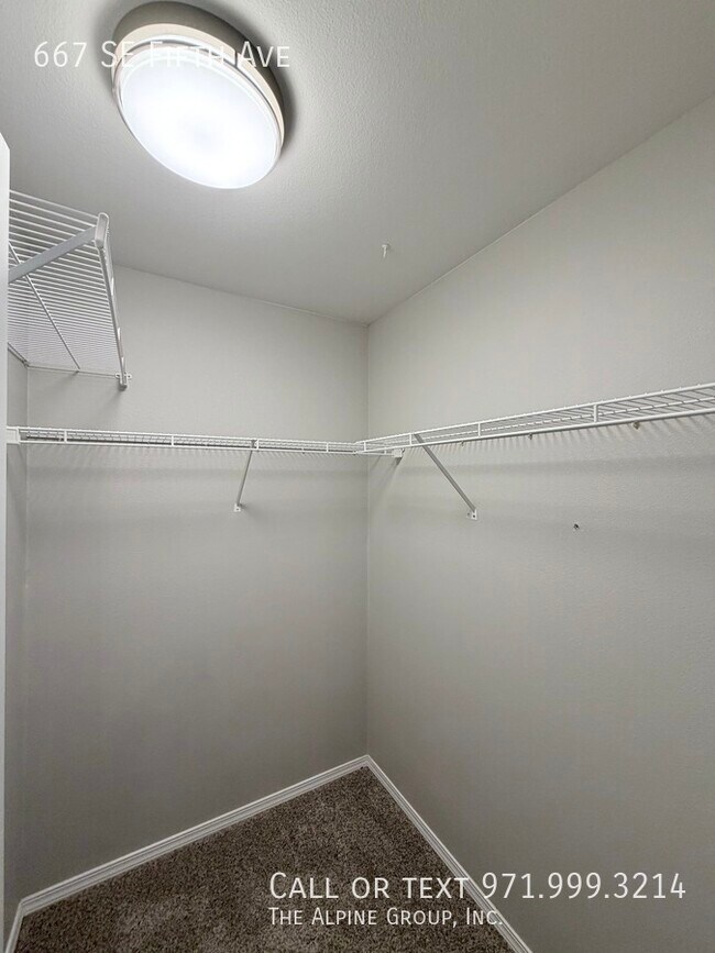 Building Photo - 667 SE Fifth Ave-