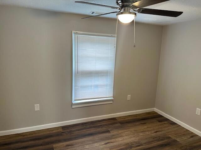 Building Photo - 4033 Pineview Dr NW