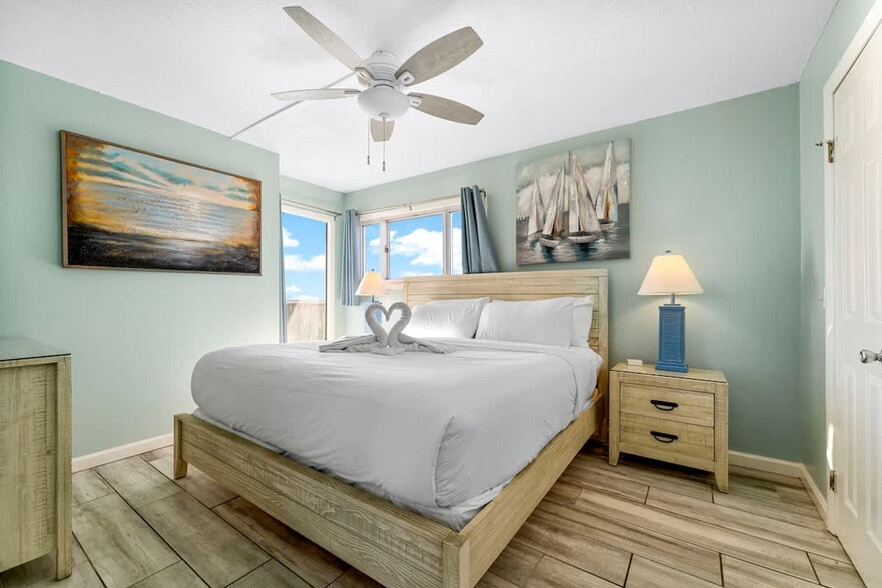 Building Photo - 8743 Thomas Dr